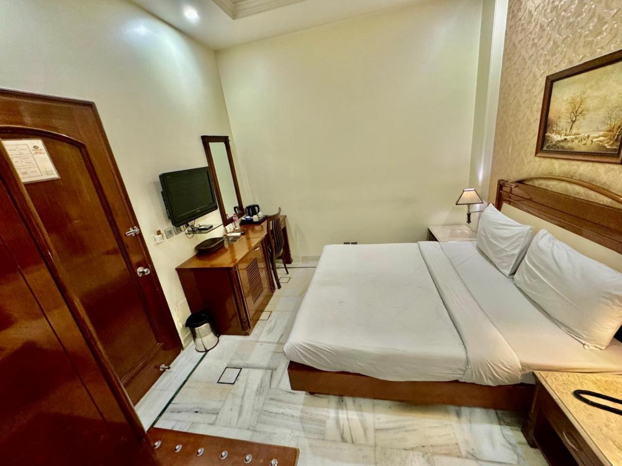 Hotel Florence Inn, Karol Bagh, New Delhi, 2 Min From Metro 외부 사진